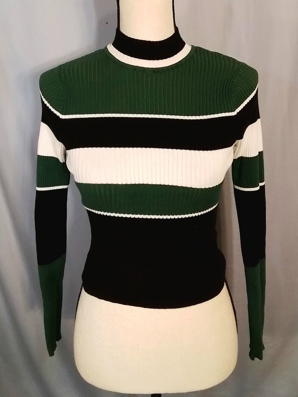 Forever 21: green and black pullover sweater